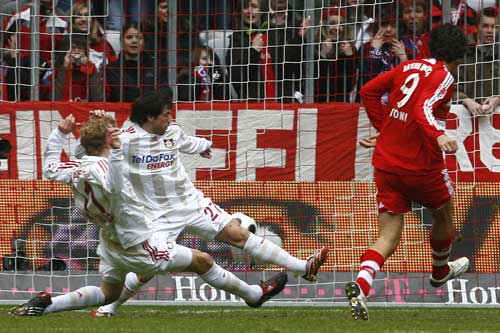 勒沃库森客场逆转击败拜仁引轰动  